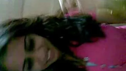 Тонкий півень у стрункій дівчині