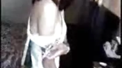 Надзвичайно волохата брюнетка вагітної дитини з'являється