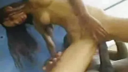 Лікар трахає свого покровителя на дивані