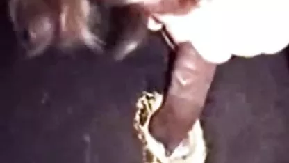 Німецька зріла супроводжуюча дівчина зустрічає чоловіка за sexdate