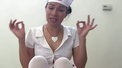 Доктор трахкає блондинку хворого