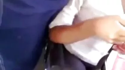 Замість того, щоб платити грошима, сука платить квиток своїй пизді