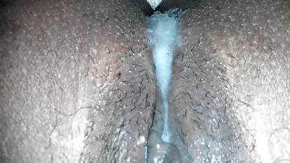 На яхті він трахає брюнетка суку