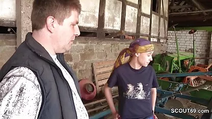 Гінеколог аналізує мокрі пизду