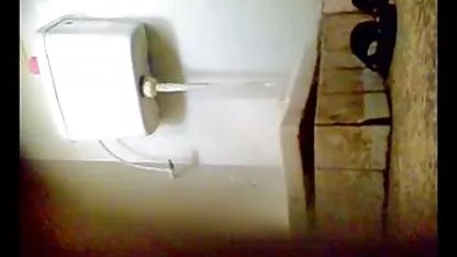 Гостей оселяє покоївка