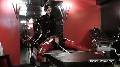 Fucky teen girl з окулярами робить це з усіма