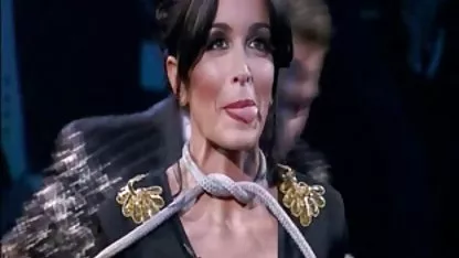 Три одягаються підлітки зриваються з членського брата півня