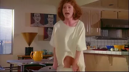 Таємно, він зривається і потрапляє в неї