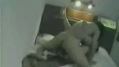 Чоловік з ремінь на трахкав