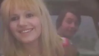 У молодих дівчат, старий чоловік роговий