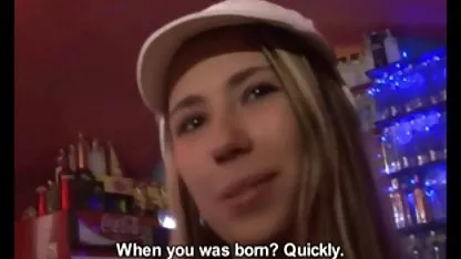 Бі-тризірка з Саваною стилями та Еммою Хікс