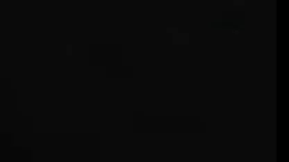 Він тягне роговий Міффа через колготки