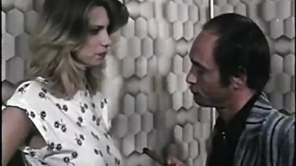 Збійний постачальник тратить Petra Eagles зрілого стовпця