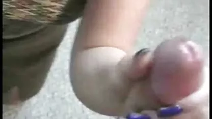 Ешлі Адамс їде на жорсткому півень