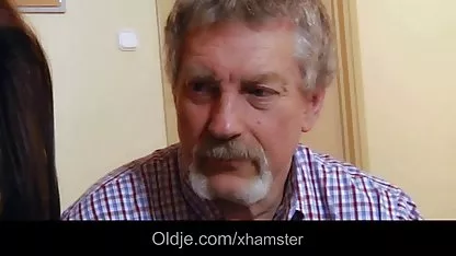 Дві красиві лесбіянки грають у любові