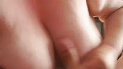 Брудна блондинка в інтерактивному порно POV