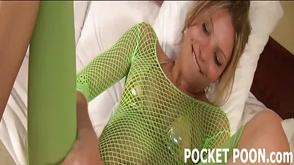 Чорна шлюха ривками білий півень