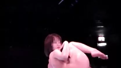 Рогова брюнетка трахкала в підтяжках