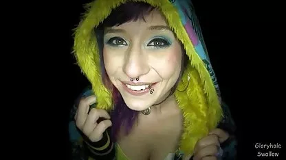 Чудова краса танцює в індійському нижньому білизні