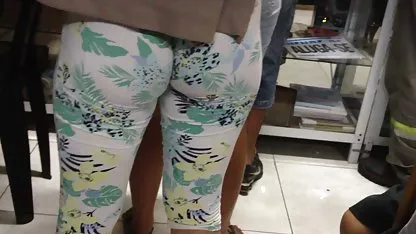 Ця азіатська масажистка дбає про своїх клієнтах усно і вагінально