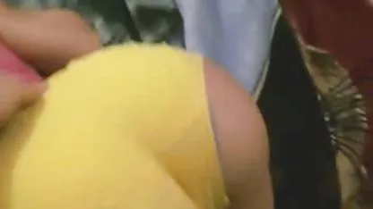 Дівчина в панчохах дует два панчохи дует два півні