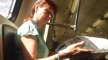 Вона робить все з її гарячими сиськами