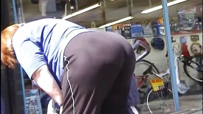 Її сексуальне тіло робить його гарячим