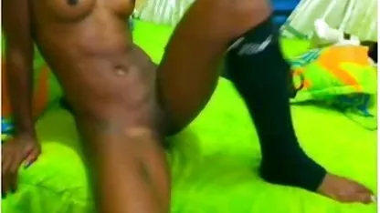 Солодкий Дані Деніелс дует півень на коліна