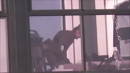 Під час мінет її вібратор росте на крок