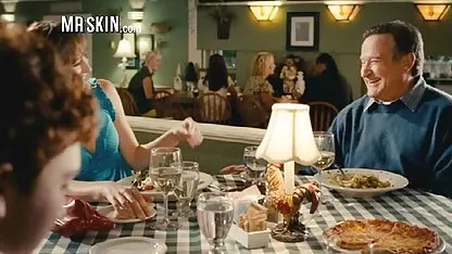 Темно-русявий дівчина отримує ебать анальний