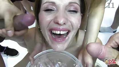 Молоді азіатські дівчата дозволяють дивитися під час зміни