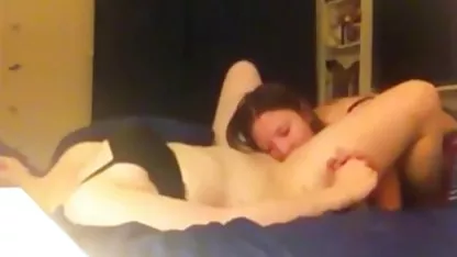 Рудий мастурбує фаллоімітатором